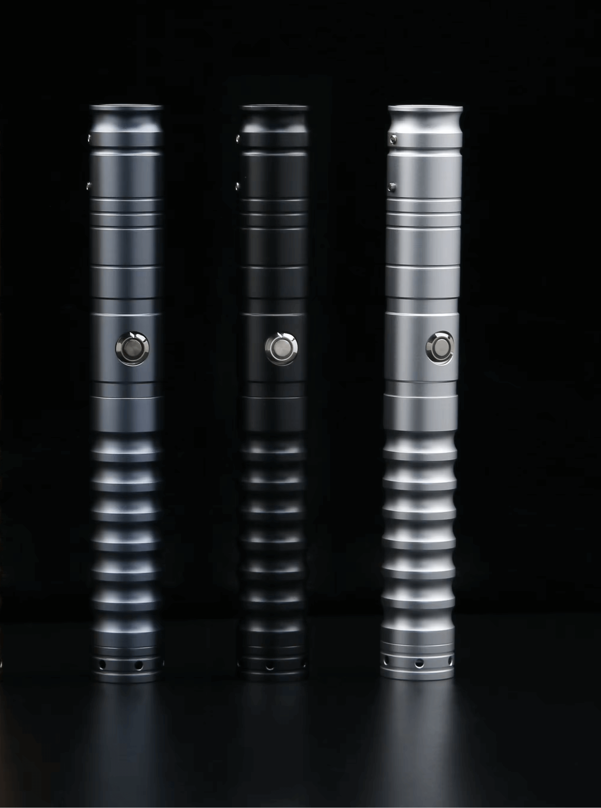 Novasaber Duelist Lightsaber Bundle – two aluminum alloy hilts in choice of grey, black, silver or gold, removable 77 cm or 82 cm polycarbonate blades, RGB S4/S16/S27 baselit or SN-Neopixel V4 Pro cores with customizable colors, effects, 27+ soundfonts an