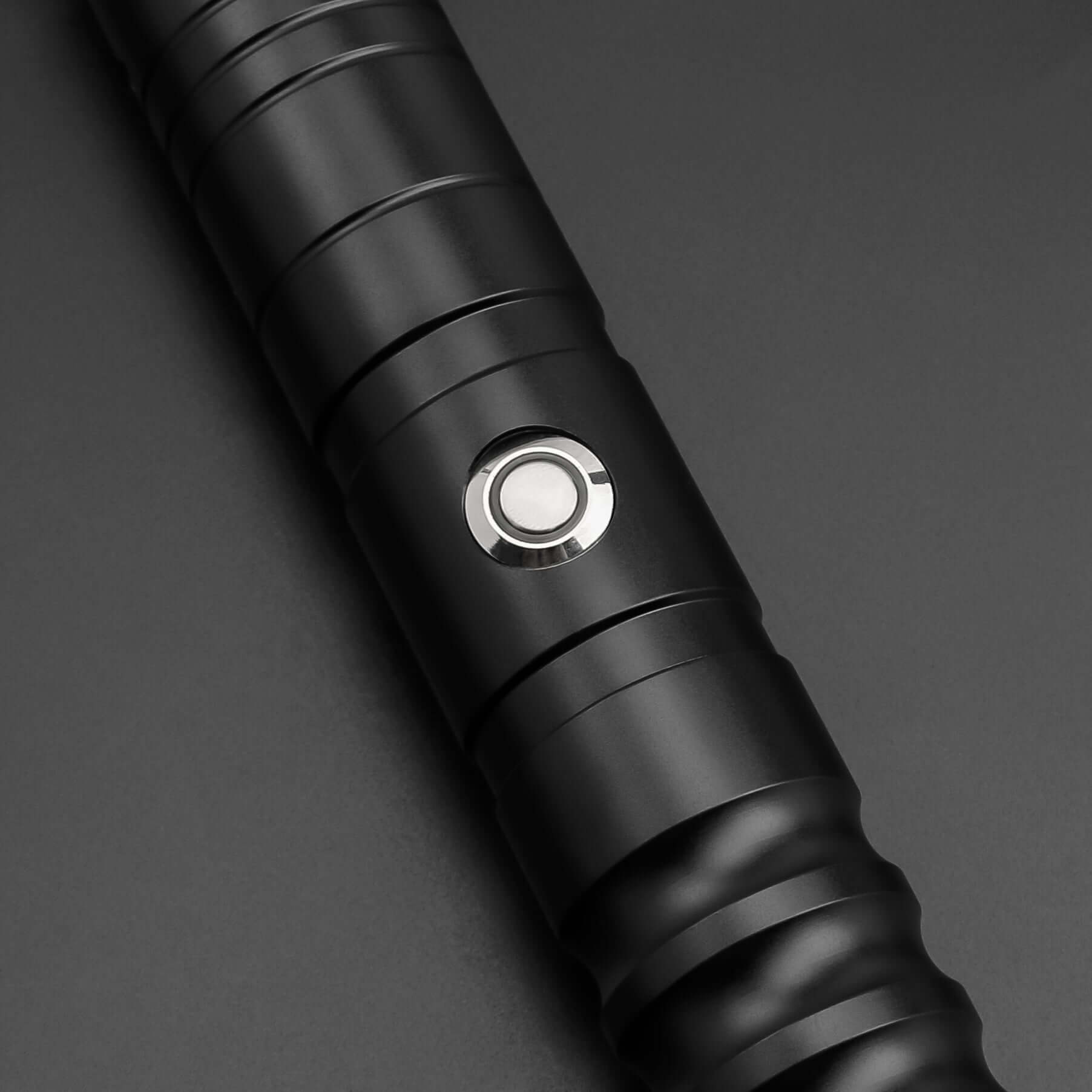 Novasaber Duelist Lightsaber Bundle – two aluminum alloy hilts in choice of grey, black, silver or gold, removable 77 cm or 82 cm polycarbonate blades, RGB S4/S16/S27 baselit or SN-Neopixel V4 Pro cores with customizable colors, effects, 27+ soundfonts an