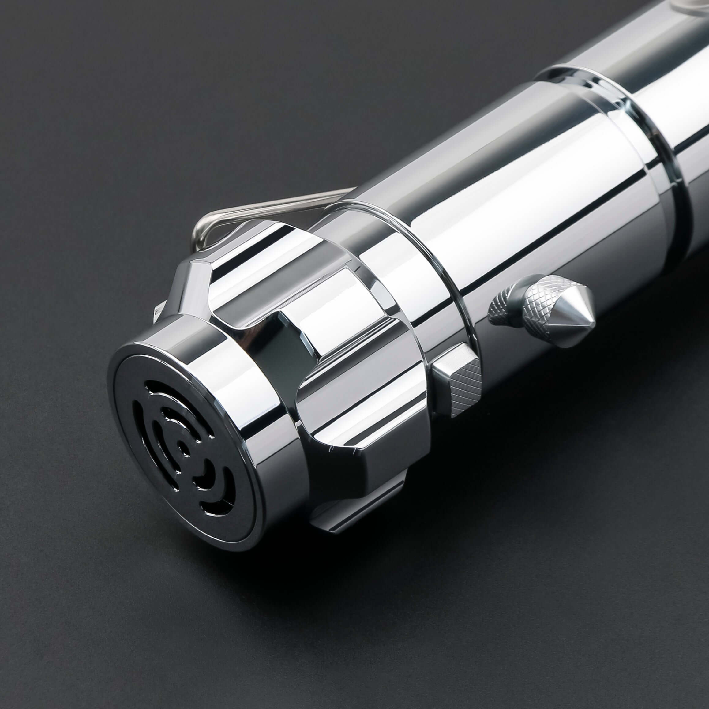 Luke SE Lightsaber from Novasaber, featuring a polished silver hilt with detailed gold accents and a vibrant green blade, inspired by the iconic weapon of Luke Skywalker from Star Wars