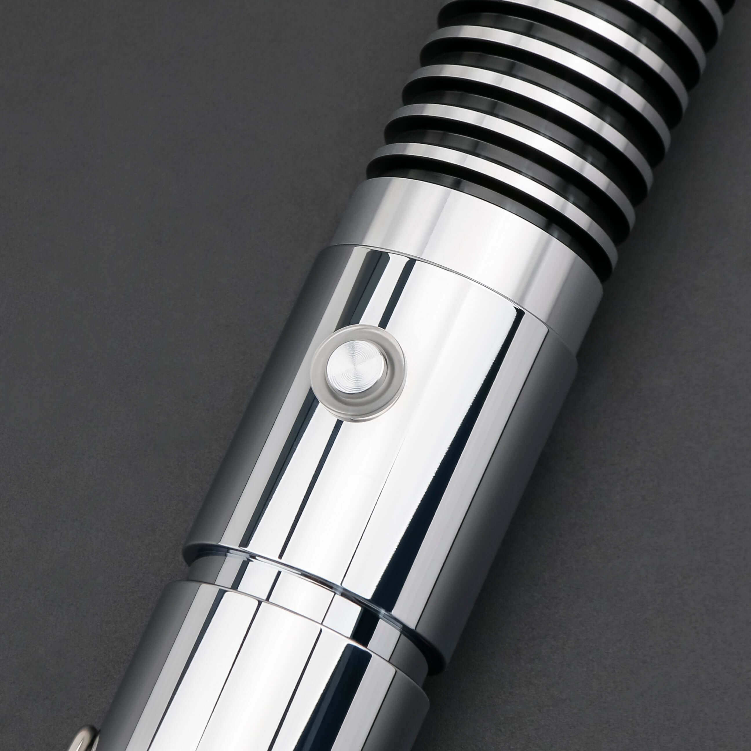 Luke SE Lightsaber from Novasaber, featuring a polished silver hilt with detailed gold accents and a vibrant green blade, inspired by the iconic weapon of Luke Skywalker from Star Wars