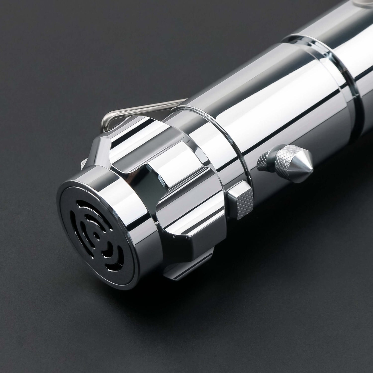 Luke SE Lightsaber from Novasaber, featuring a polished silver hilt with detailed gold accents and a vibrant green blade, inspired by the iconic weapon of Luke Skywalker from Star Wars