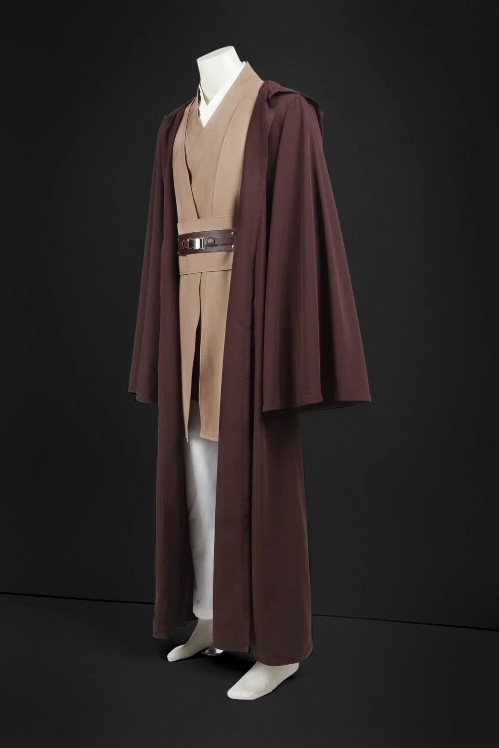 Mace Windu Jedi Master cosplay outfit displayed on a mannequin, showcasing its high-quality fabric and authentic design.